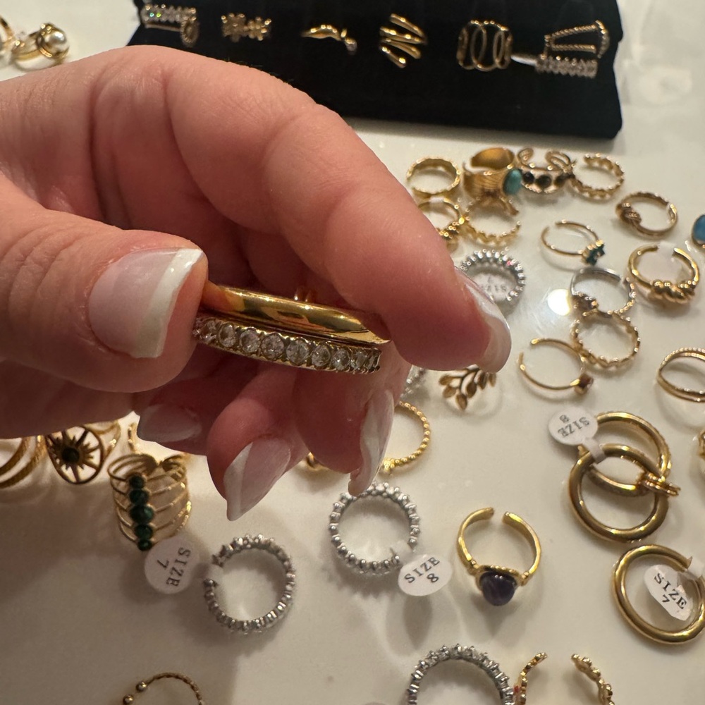Elegant Gold and Silver Women's Ring